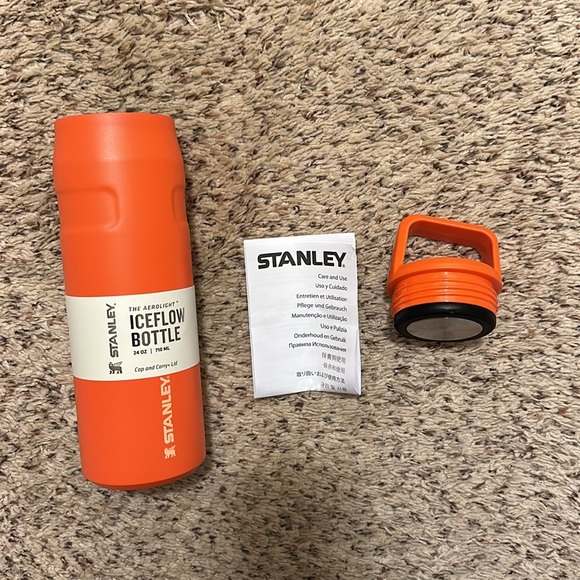 Stanley Iceflow Bottle 24oz - Picture 2 of 4